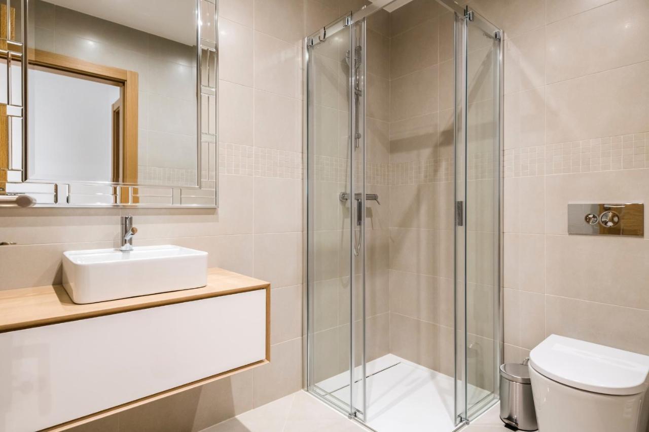Coolhouses Lagos, 2 Bed Stylish City Flat, Rooftop Shared Pool, Clayheart Εξωτερικό φωτογραφία