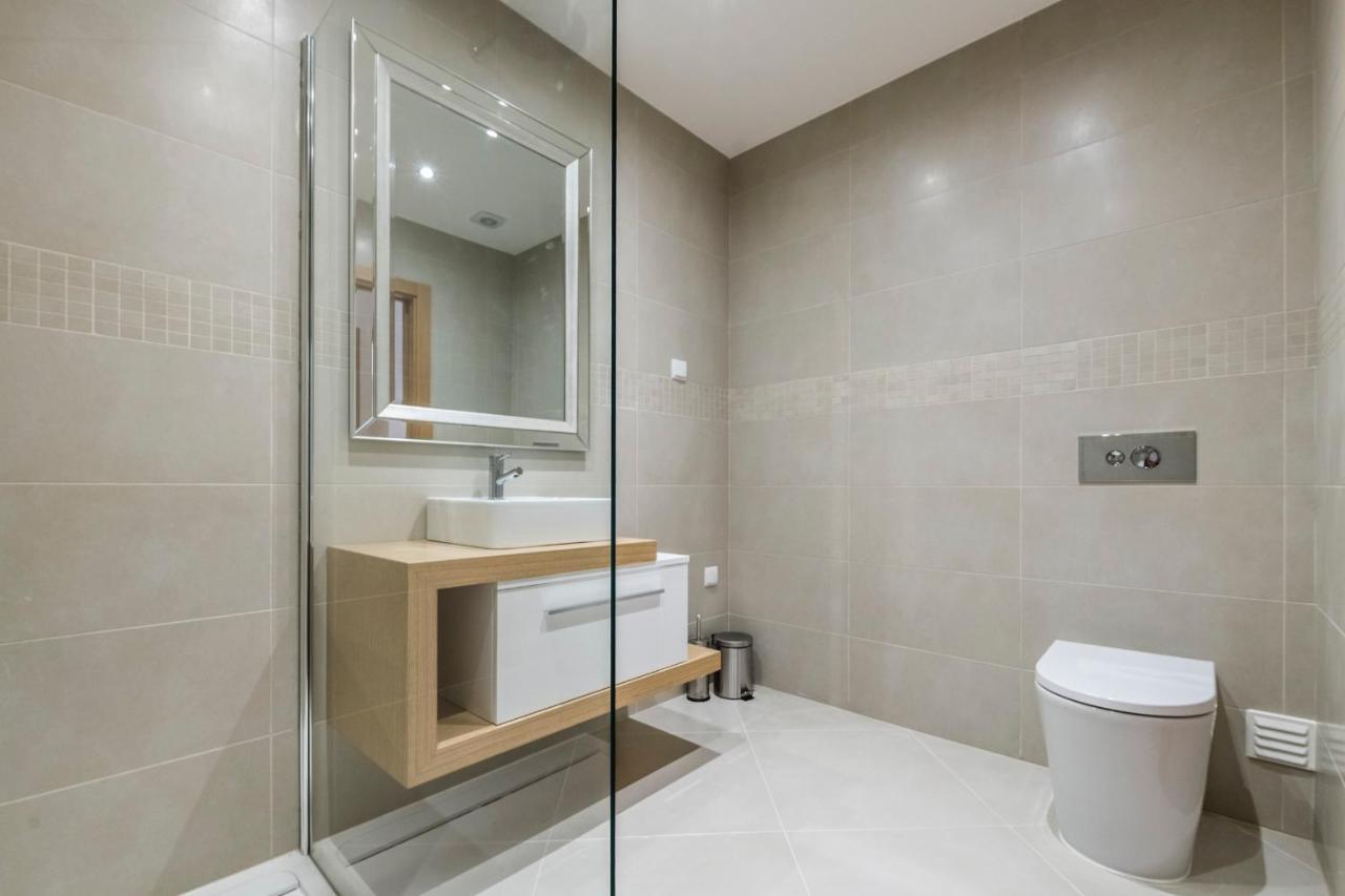 Coolhouses Lagos, 2 Bed Stylish City Flat, Rooftop Shared Pool, Clayheart Εξωτερικό φωτογραφία